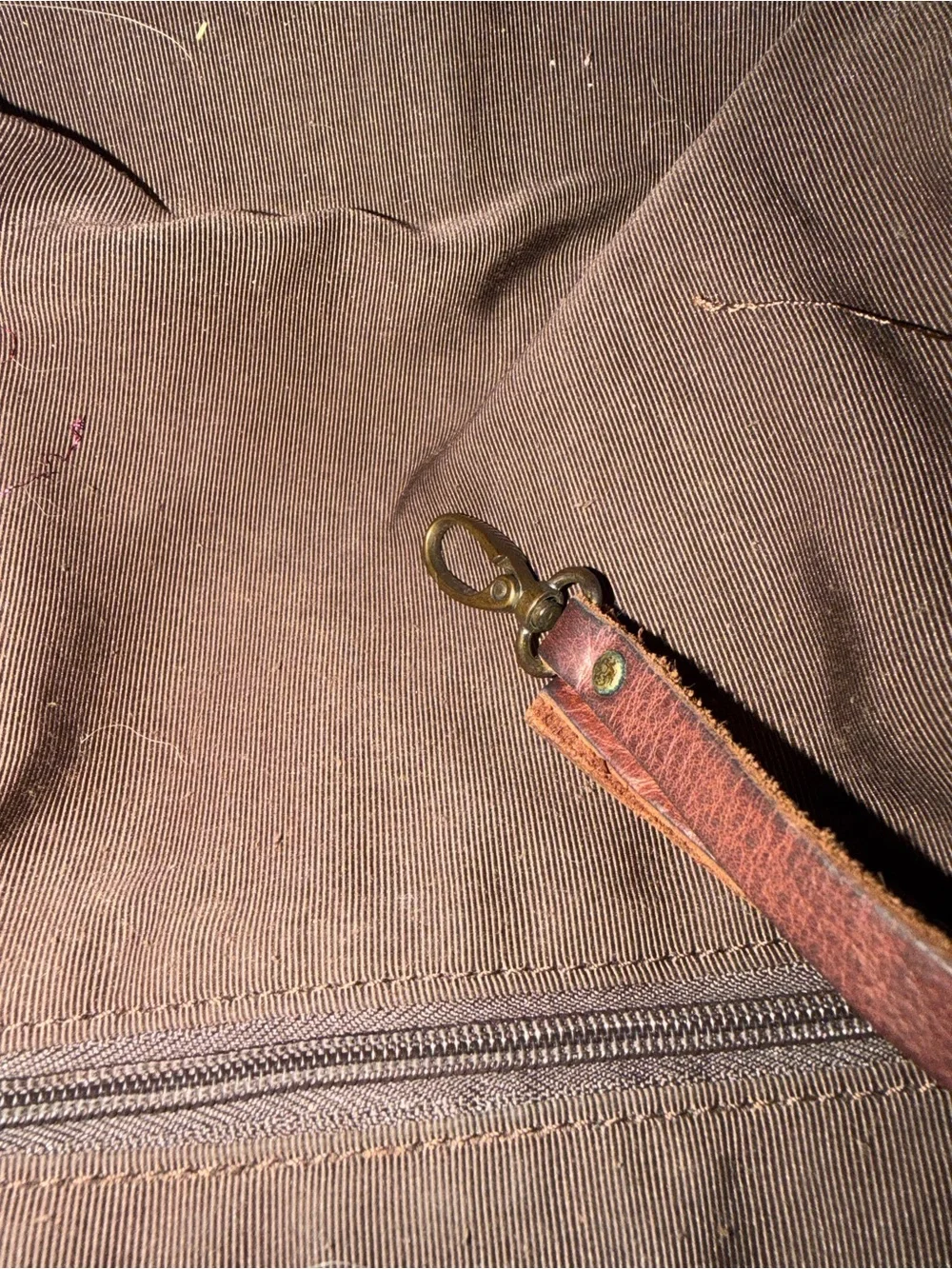 Duluth Trading Co Chestnut Brown Pebbled Leather Shoulder Messenger